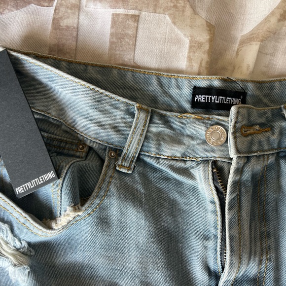Pretty Little Thing distressed denim shorts - Picture 2 of 5
